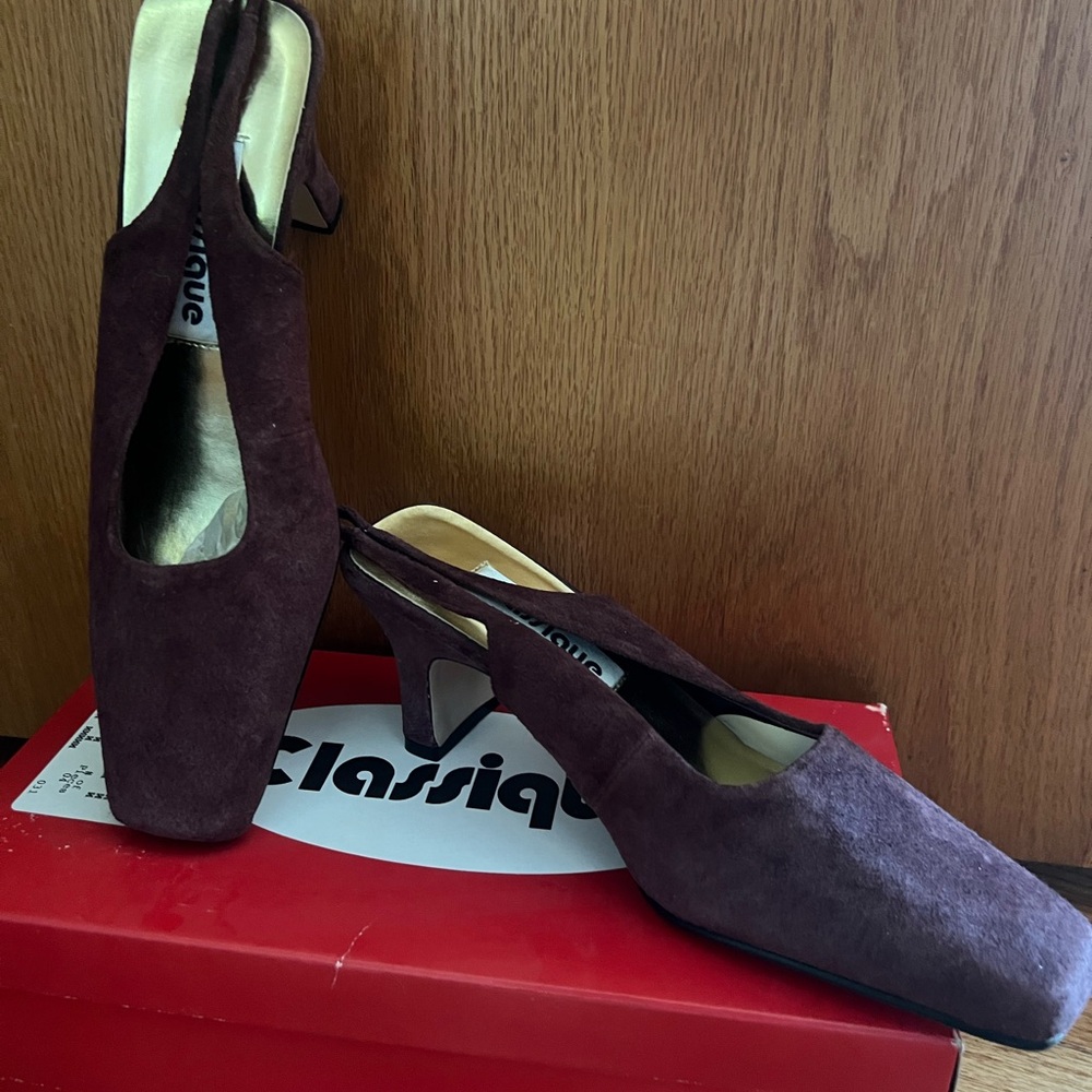 Elegant Maroon Heels for a Sophisticated Look